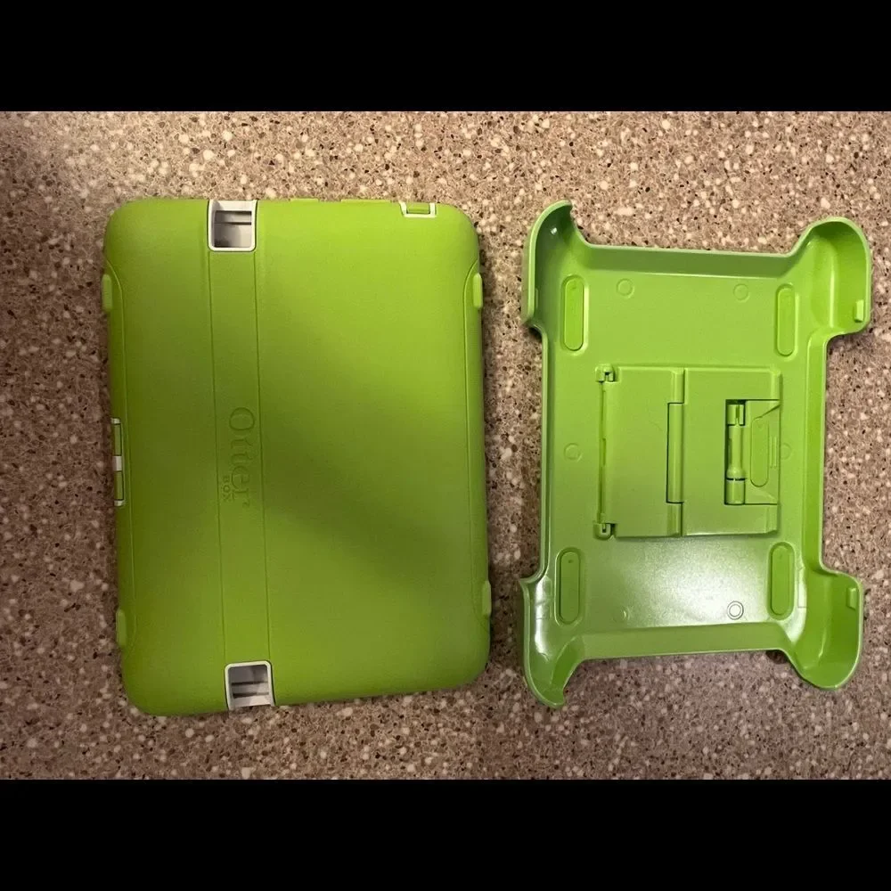 9 inch ~ Otterbox E-Reader / Tablet Case + Stand ~ EUC